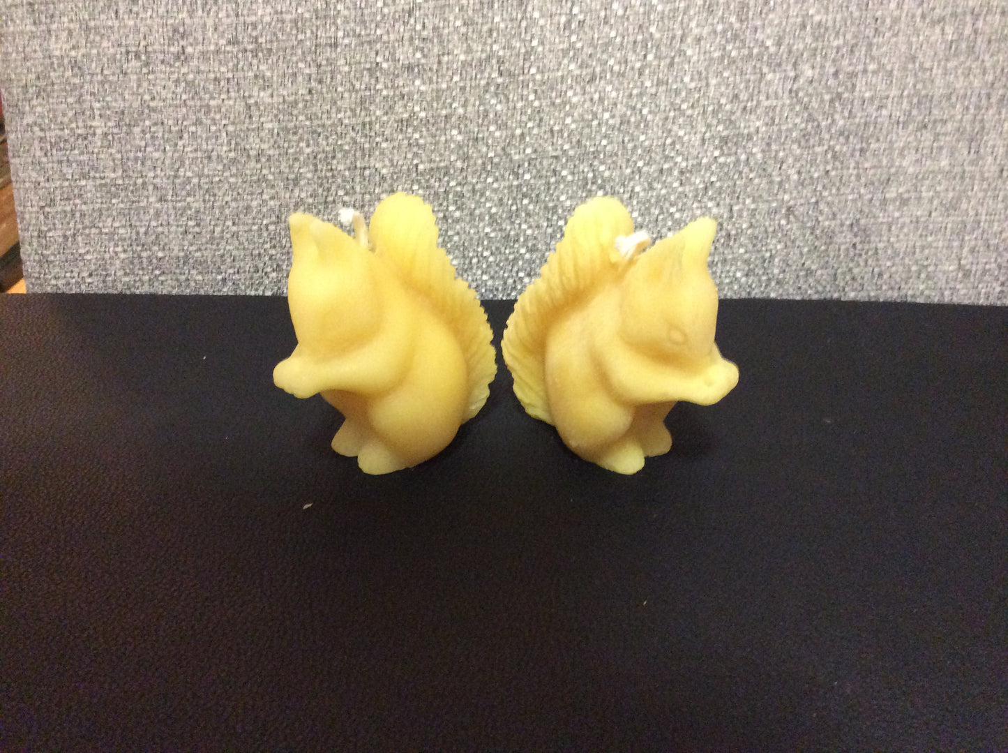 SQUIRREL EATING ACORN 3.25" x 1.5" x 1.75" (2.5 oz)