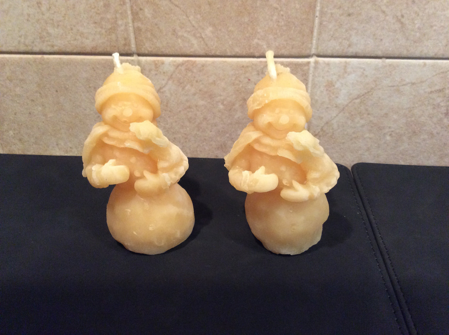 SNOWMAN HOLDING LAMB WEARING SCARF AND TUQUE 3.5" X 1.5" (1.7 OZ)