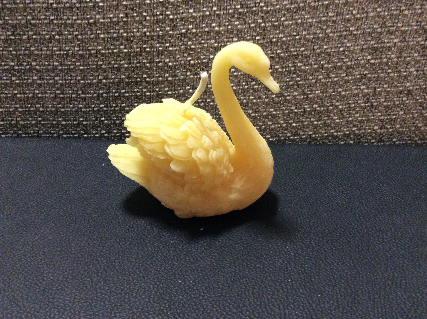 SWAN 3.75" X 2.25" X 3.75" (4 OZ)