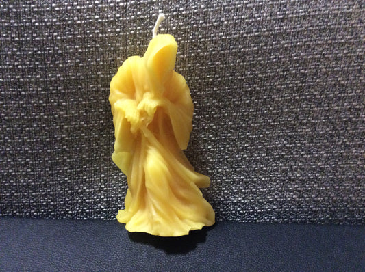 KNIGHT WEARING CLOAK HOLDING SWORD (LARGE VERSION)  5.75" X 2.5" (6.5 OZ)